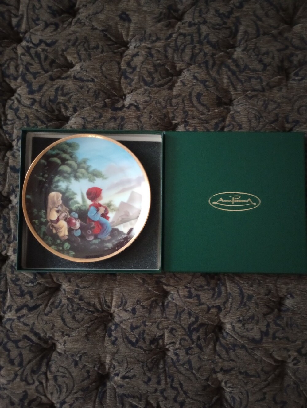 Precious Moments "The Flight Into Egypt" Collectors Plate -In Original Box 1992